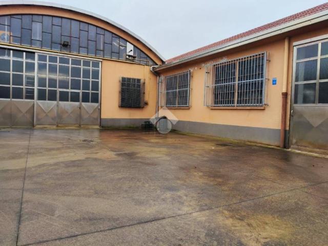 Locale Commerciale in vendita a Bariola, Caronno Pertusella