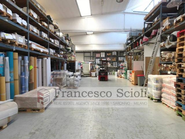 Locale Commerciale in vendita a Cassina Pertusella, Caronno Pertusella