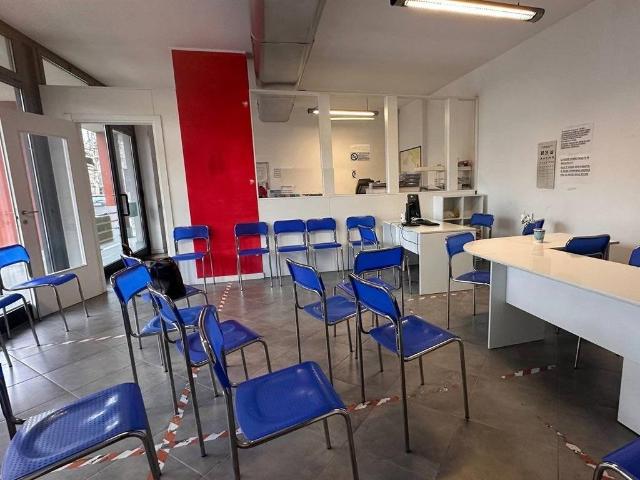 Locale Commerciale in vendita a Cassina Pertusella, Caronno Pertusella