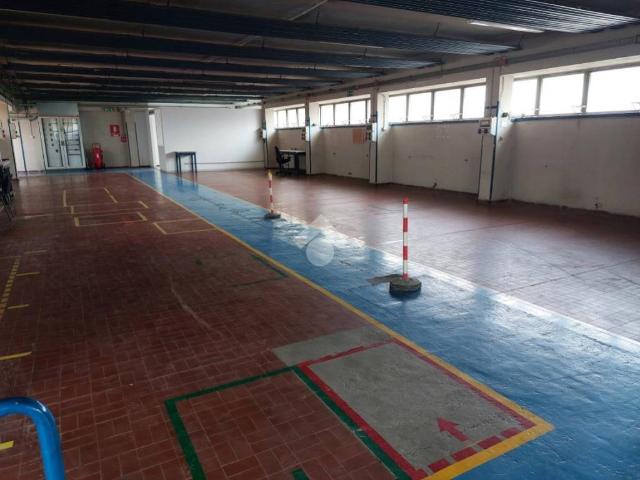 Locale Commerciale in vendita a Cassina Pertusella, Caronno Pertusella