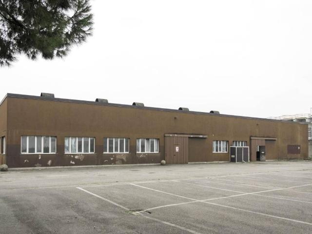 Locale Commerciale in vendita a Bariola, Caronno Pertusella