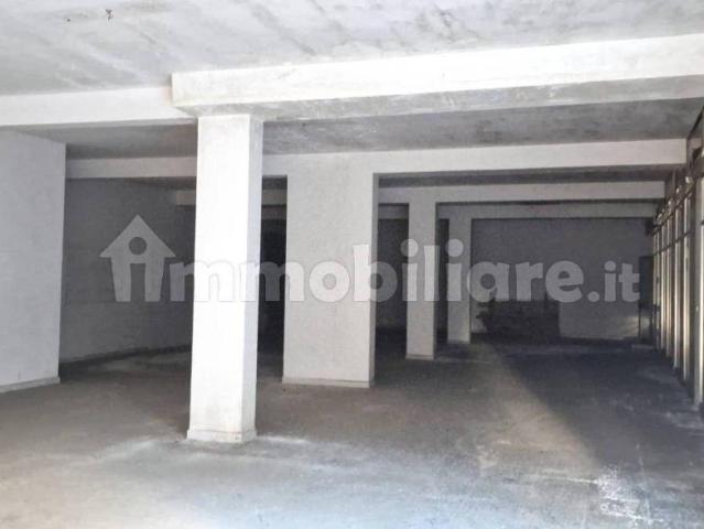 Locale Commerciale in vendita a Puglia, Taranto