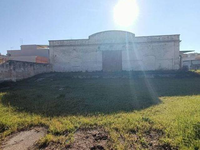 Locale Commerciale in vendita a Puglia, Taranto