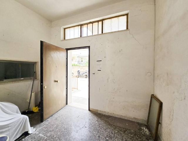 Locale Commerciale in vendita a Puglia, Taranto