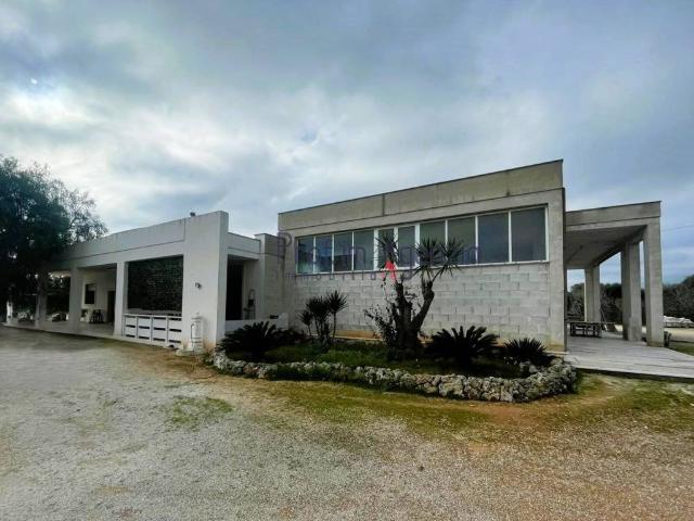 Locale Commerciale in vendita a Puglia, Brindisi