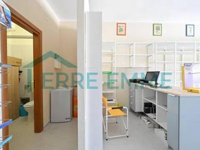 Locale Commerciale in vendita a Puglia, Brindisi