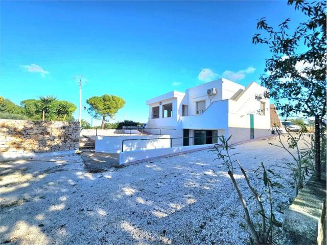 Locale Commerciale in vendita a Pantanagianni, Puglia