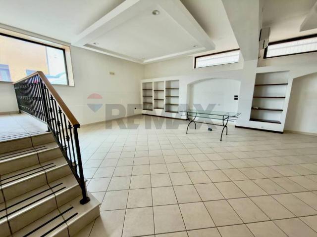 Locale Commerciale in vendita a Puglia, Brindisi