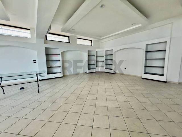 Locale Commerciale in vendita a Puglia, Brindisi