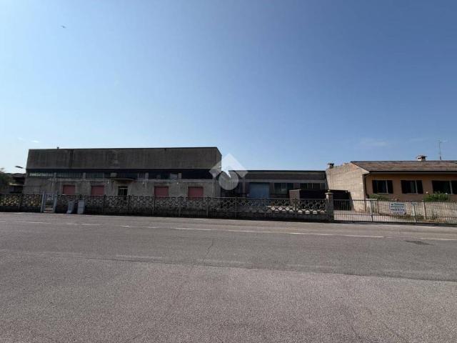 Locale Commerciale in vendita a Cornali, Carpenedolo