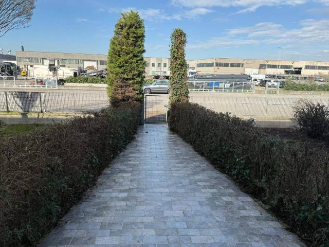Locale Commerciale in vendita a Cornali, Carpenedolo