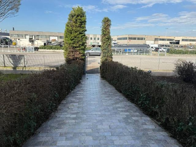 Locale Commerciale in vendita a Cornali, Carpenedolo