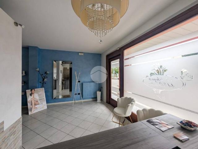 Locale Commerciale in vendita a Carpenedolo, Brescia