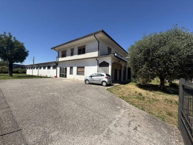 Locale Commerciale in vendita a Carpenedolo, Lombardia