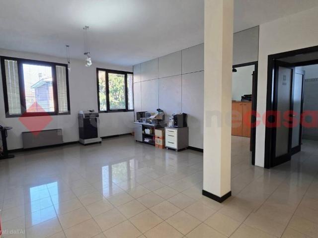Locale Commerciale in vendita a Unione delle Terre d'Argine, Carpi