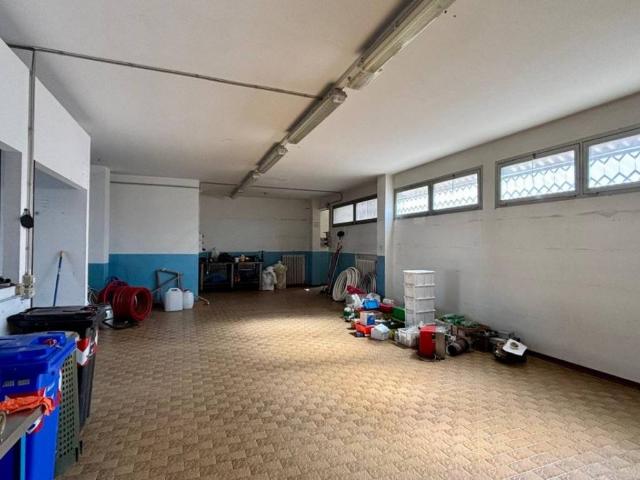 Locale Commerciale in vendita a Unione delle Terre d'Argine, Carpi