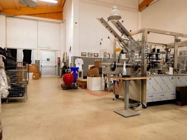 Locale Commerciale in vendita a Unione delle Terre d'Argine, Carpi