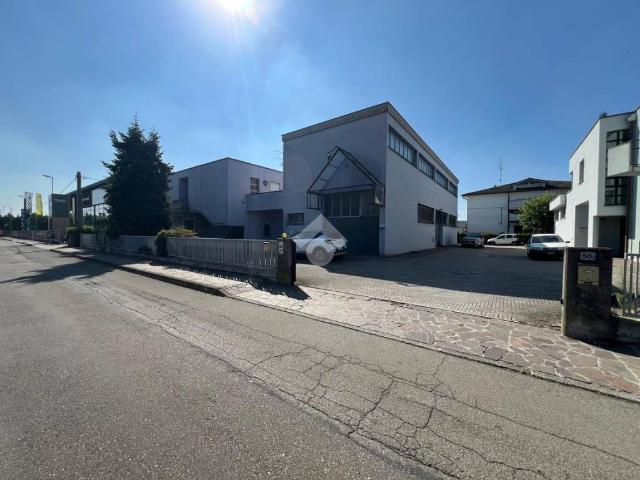 Locale Commerciale in vendita a Unione delle Terre d'Argine, Carpi