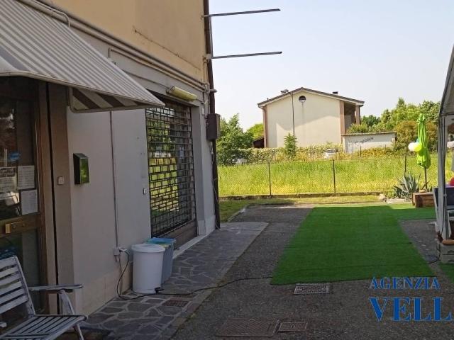 Locale Commerciale in vendita a Unione delle Terre d'Argine, Carpi