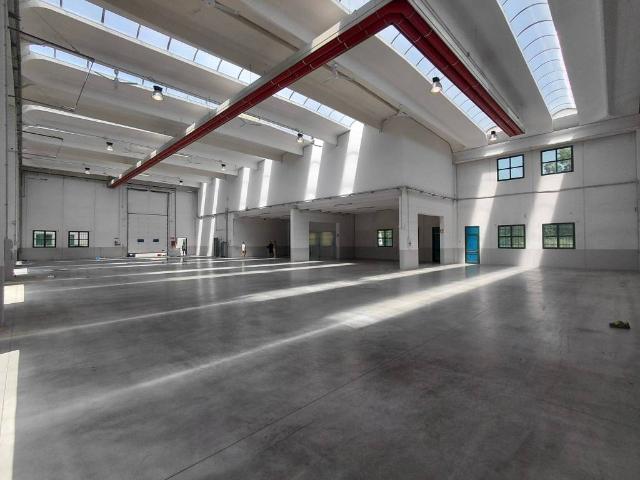 Locale Commerciale in vendita a Carpiano, Lombardia
