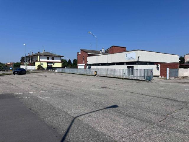 Locale Commerciale in vendita a Piemonte, Novara
