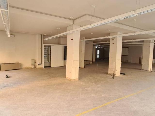 Locale Commerciale in vendita a Carrara, Toscana