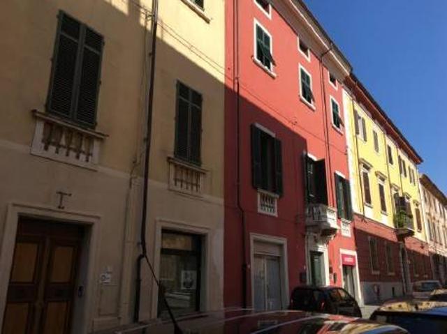 Locale Commerciale in vendita a Pontecimato, Carrara