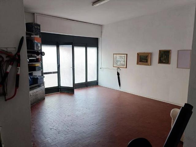 Locale Commerciale in vendita a Fabbrica, Carrara