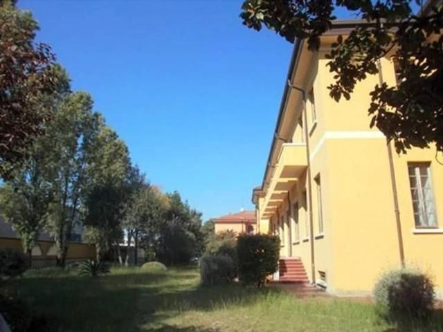 Locale Commerciale in vendita a Carrara, Toscana