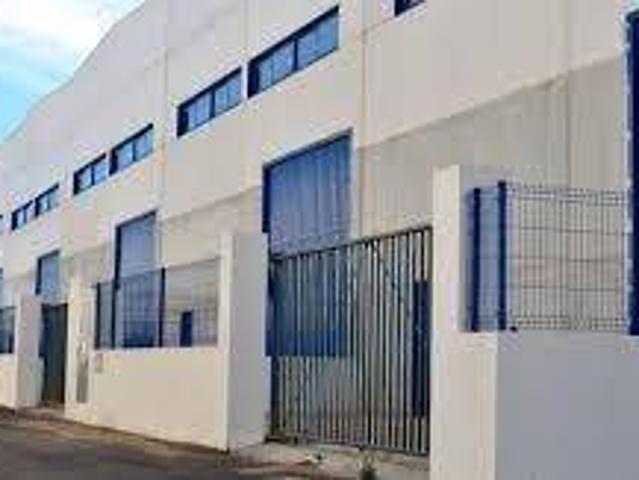 Locale Commerciale in vendita a Sant'Antonio, Carrara