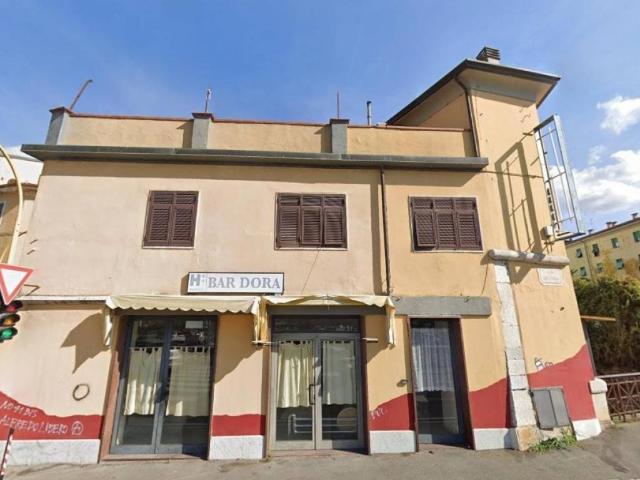 Locale Commerciale in vendita a Fabbrica, Carrara