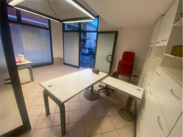 Locale Commerciale in vendita a Battilana, Carrara