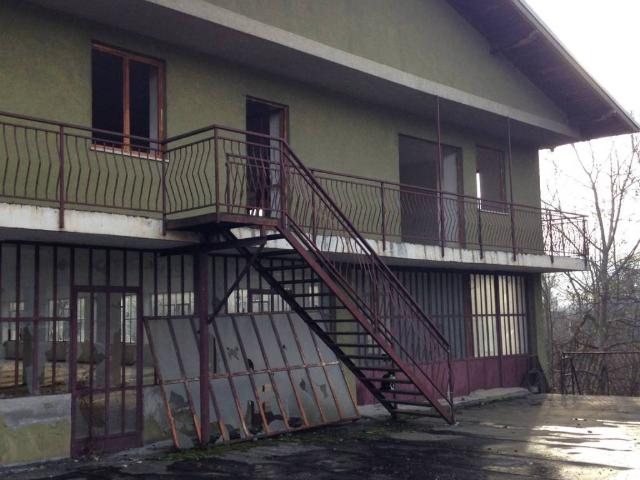 Locale Commerciale in vendita a Piemonte, Cuneo