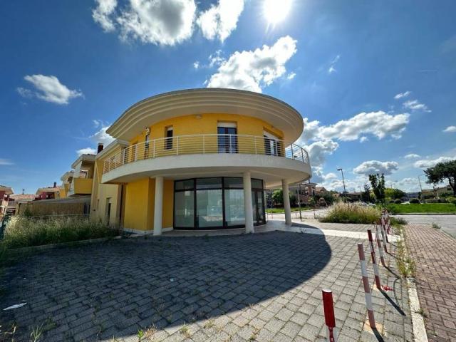 Locale Commerciale in vendita a Pontemurello, Marche