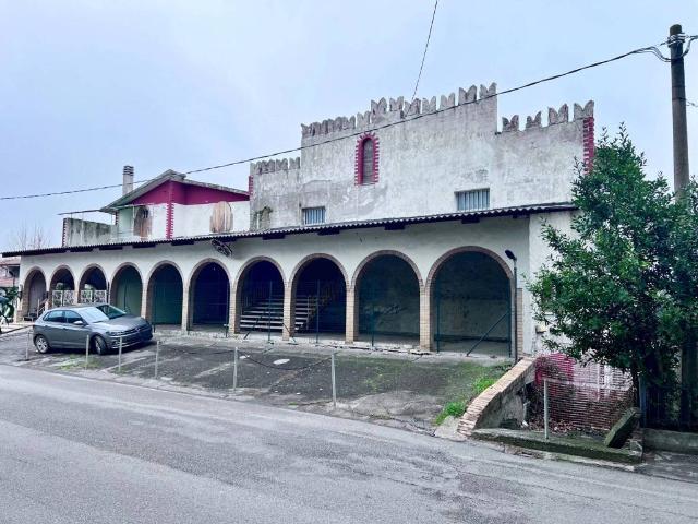 Locale Commerciale in vendita a Viali, Marche