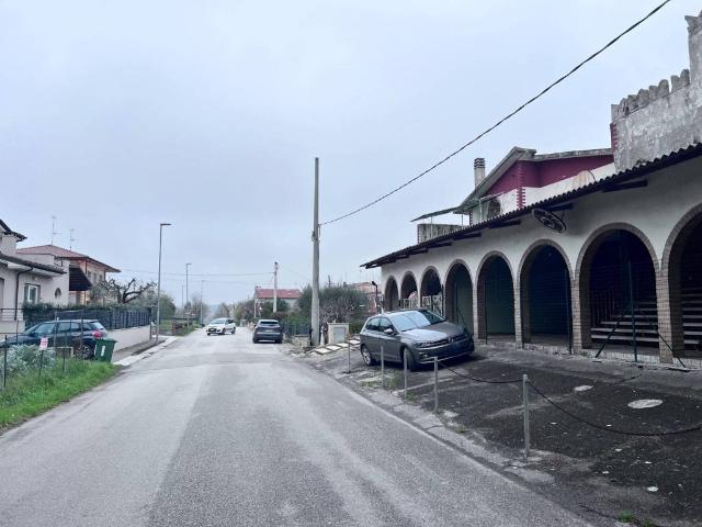 Locale Commerciale in vendita a Viali, Marche
