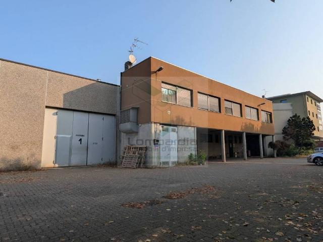 Locale Commerciale in vendita a Carugate, Milano