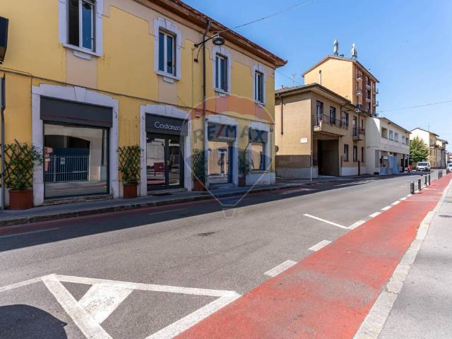 Locale Commerciale in vendita a Mirabello, Carugate