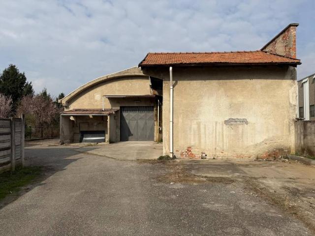 Locale Commerciale in vendita a Carugo, Lombardia