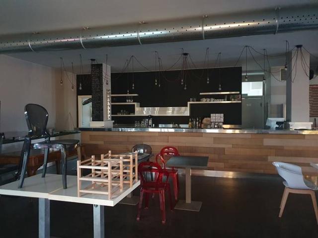 Locale Commerciale in vendita a Carvico, Lombardia