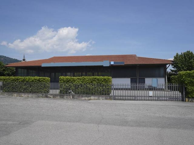 Locale Commerciale in vendita a Carvico, Lombardia