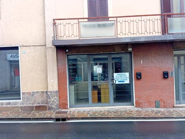 Locale Commerciale in vendita a Carvico, Lombardia