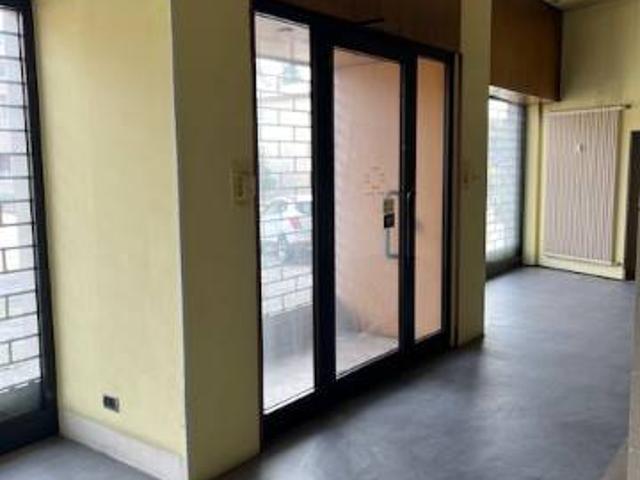 Locale Commerciale in vendita a Carvico, Lombardia