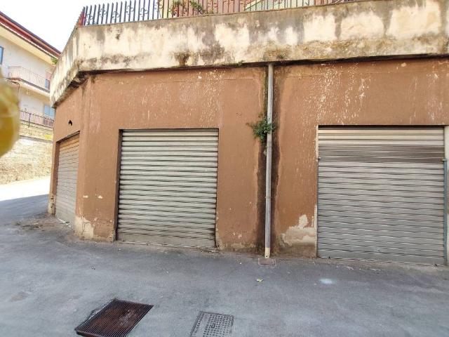 Locale Commerciale in vendita a Casagiove, Campania