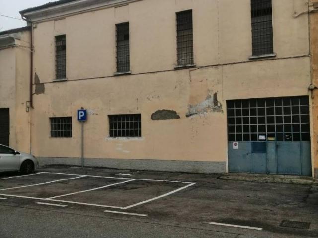 Locale Commerciale in vendita a Casalbuttano ed Uniti, Casalbuttano