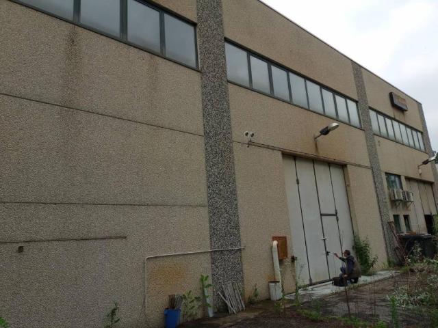 Locale Commerciale in vendita a Mornago, Lombardia