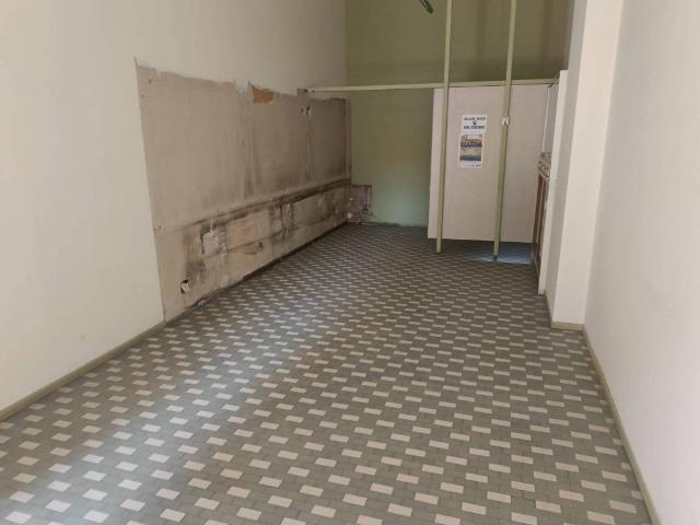 Locale Commerciale in vendita a Piemonte, Alessandria