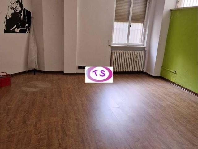 Locale Commerciale in vendita a Ronzone, Casale Monferrato