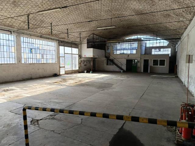 Locale Commerciale in vendita a Porta Milano, Piemonte