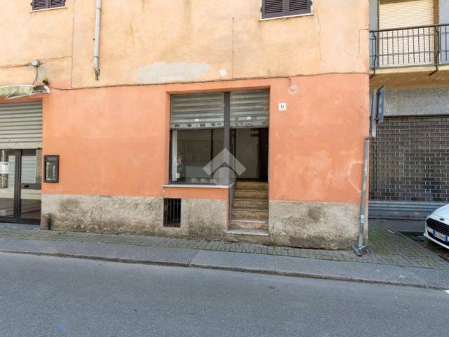 Locale Commerciale in affitto a Oltreponte, Piemonte